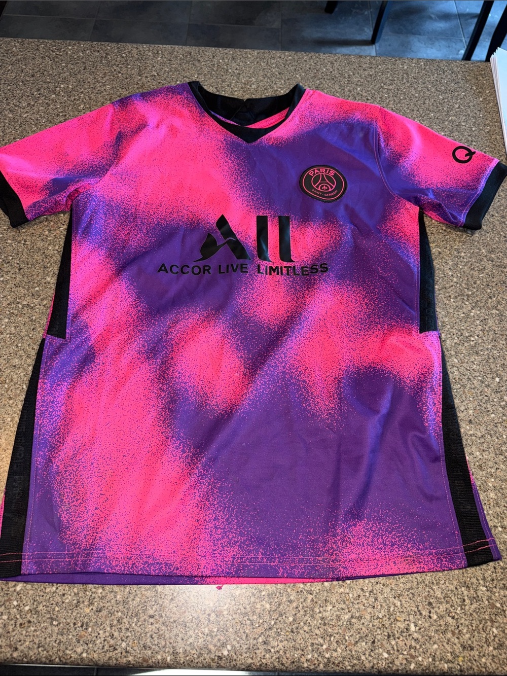 PSG Men's Pink & Purple Graphic Training Jersey